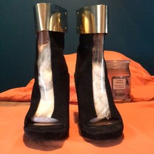 Fabulous Jeffrey Campbell 5 inch heels!